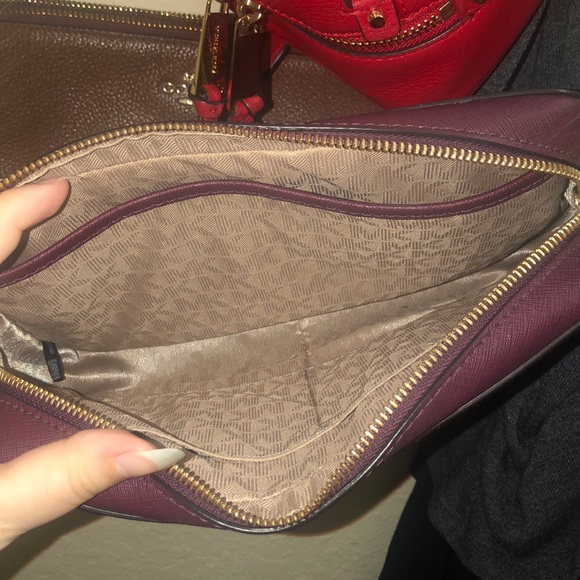 Authentic Michael Kors Crossbody - Picture 7 of 8